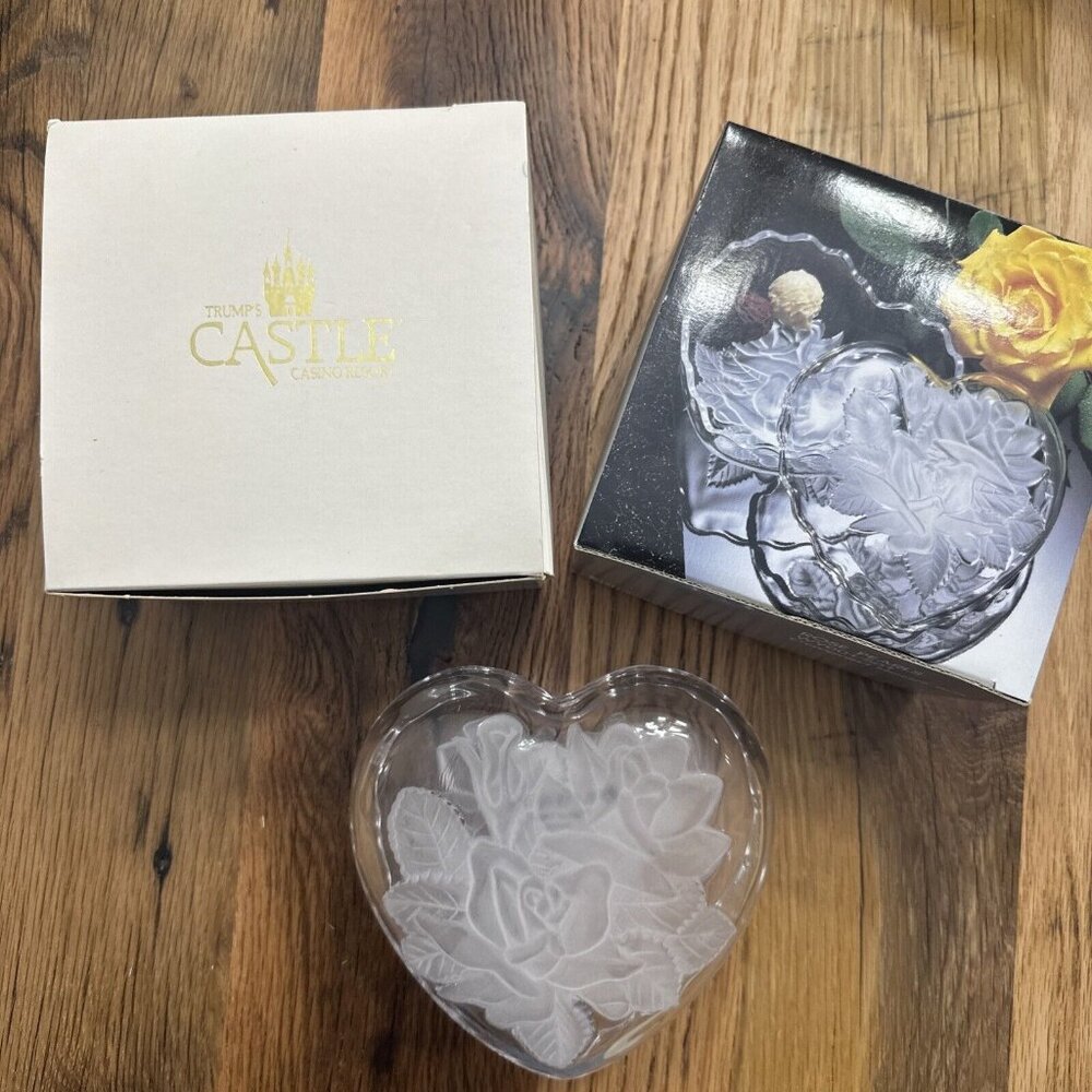 Home Beautiful Crystal Rose Pearls Covered Heart Box